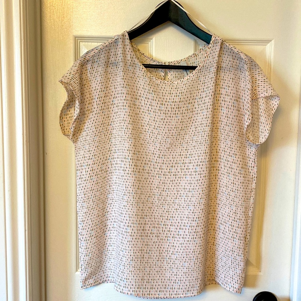 Great Soyaconcept short sleeve blouse! Pretty pattern & size small.